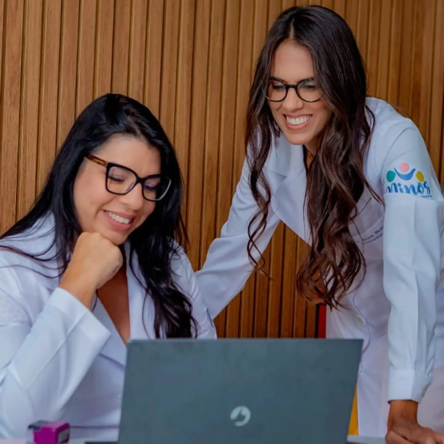 Dra. Adrina e Dra. Bruna: Clínica Ninos